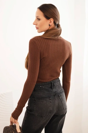 Bluzka damska prążkowana z golfem brązowa