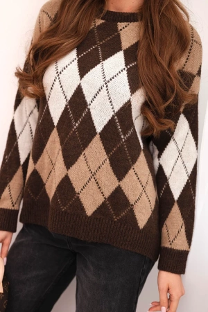 Sweter damski z ażurem i okrągłym dekoltem w romby z wełną brązowy
