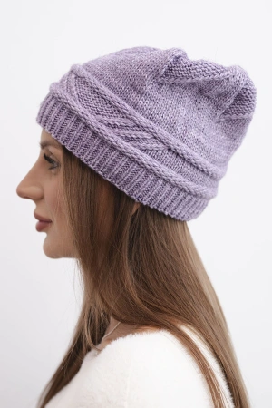 Czapka damska zimowa z wełny i z przeplatanym wzorem K428 fioletowa