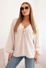 Bluzka damska z wiskozą z marszczonym dekoltem i ozdobą beżowa