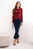 Bluzka damska z wiskozy dopasowana z drapowaniem i broszką bordowa