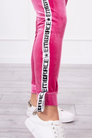 Komplet welurowy z ozdobnymi taśmami fuksja