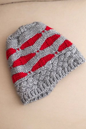 Czapka damska zimowa z wełną w gruby splot i paski K465 szara + czerwona