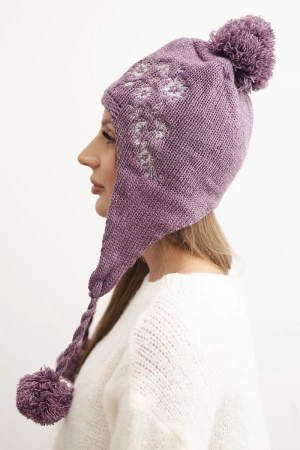 Czapka damska zimowa uszatka z pomponami K431 śliwkowa