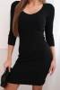 Sukienka dopasowana z dekoltem czarna