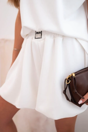 Komplet damski masełko z bluzką bez rękawów i szortami z szeroką nogawką ecru