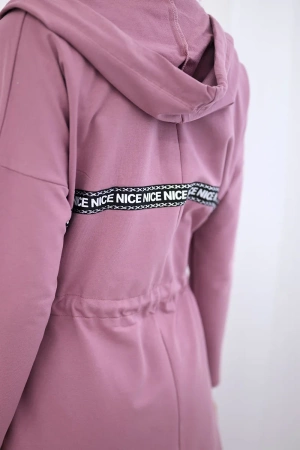 Narzutka z dłuższym tyłem ciemno różowa