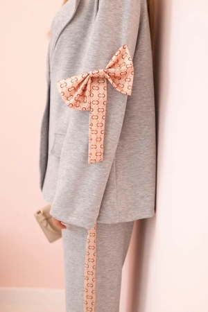 Komplet damska z wiskozą – marynarka z klapami i spodnie z lampasem szary