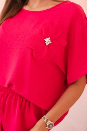 Komplet damski z wiskozy z ozdobnym kwiatem i szerokimi spodniami fuksja