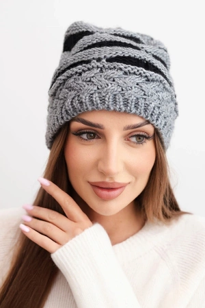 Czapka damska zimowa z wełną w gruby splot i paski K465 szara + czarna