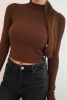 Bluzka damska prążkowana z golfem brązowa