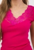 Bluzka z koronkowym dekoltem fuksja