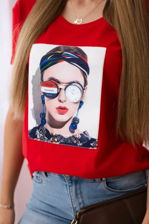 Bluzka z grafiką kobiety czerwona