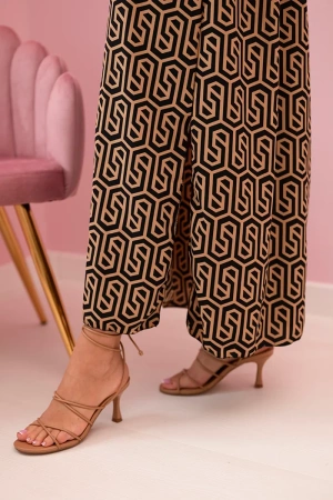 Sukienka damska na ramiączkach z hexagonalnym wzorem camelowa