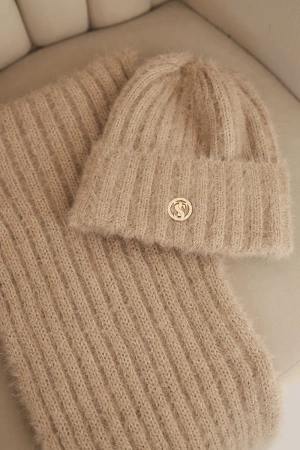 Komplet damski czapka i długi szalik z miękkiej przędzy camelowy