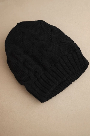 Czapka damska zimowa z wełną o strukturalnym splocie K432 czarna