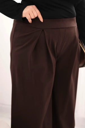 Spodnie damskie Plus Size z szerokimi nogawkami i plisowaniem brązowe