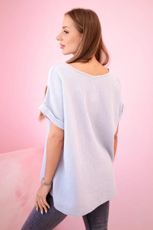 Bluzka muślinowa z naszyjnikiem szara