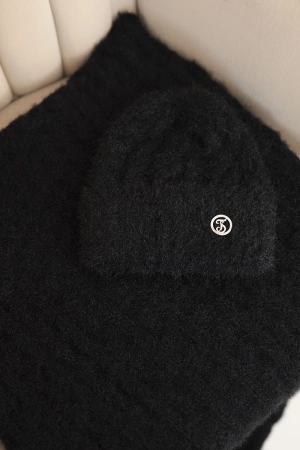 Komplet damski czapka i szalik prążkowany z ozdobą czarny