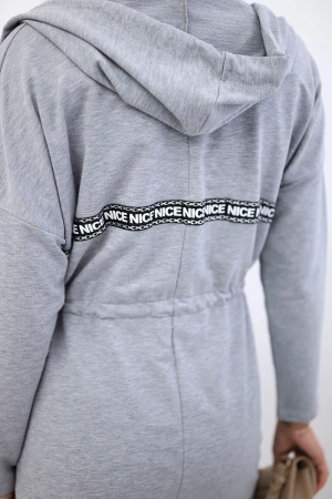 Narzutka z dłuższym tyłem szara