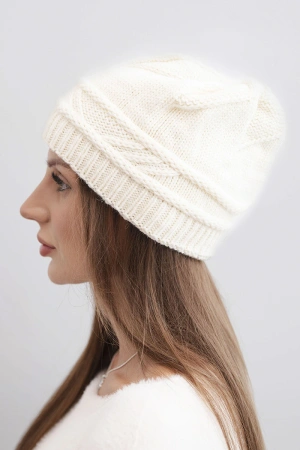 Czapka damska zimowa z wełny i z przeplatanym wzorem K428 jasno beżowa