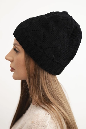 Czapka damska zimowa z wełną o strukturalnym splocie K432 czarna