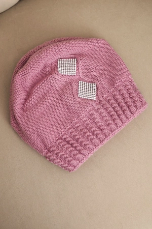 Czapka damska zimowa wełniana z cyrkoniami i wzorem K455 jasno fioletowa