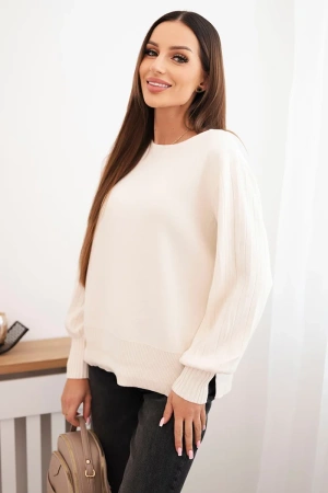 Sweter damski wiskozowy z długim rękawem i rozcięciem po bokach beżowy