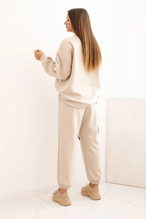 Komplet damski masełkowy z luźną bluzą i spodniami z napisem LOVE beżowy