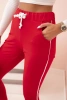 Spodnie dresowe damskie z lampasem i wiązaniem w pasie czerwone