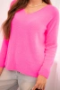 Sweter damski z miękkiej dzianiny z dekoltem V różowy neon