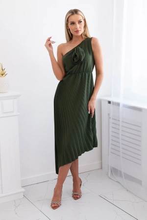 Sukienka plisowana z kwiatem khaki