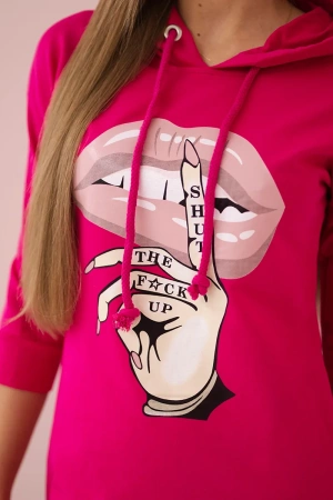 Sukienka z dłuższym tyłem i kolorowym nadrukiem fuksja