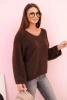 Sweter damski z moheru o luźnym kroju i dekolcie w serek brązowy