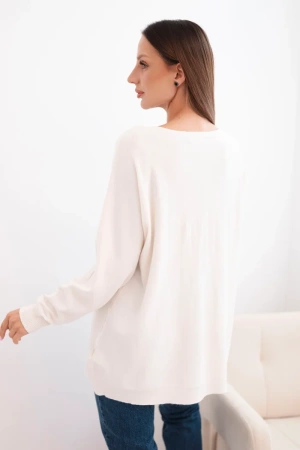 Sweter damski z dłuższym tyłem i tłoczoną gwiazdą beżowy