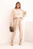 Komplet damski masełkowy z luźną bluzą i spodniami z napisem LOVE beżowy