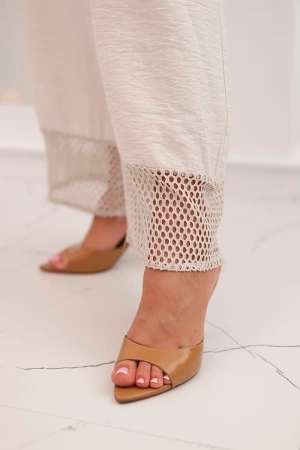 Komplet damski z wiskozy bluzka na szerokich ramiączkach i spodnie z szeroką nogawką beżowy