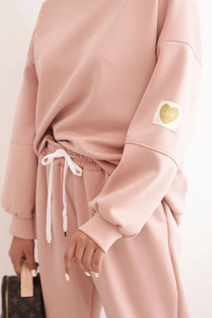 Komplet damski masełkowy z luźną bluzą i spodniami z napisem LOVE ciemny pudrowy róż