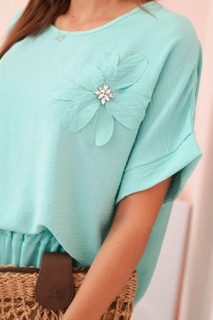 Komplet damski z wiskozy z ozdobnym kwiatem i szerokimi spodniami miętowy