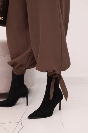 Spodnie damskie z szeroką nogawką i wiązaniem u dołu mocca