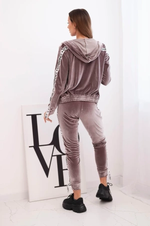 Komplet welurowy z ozdobnymi taśmami szary