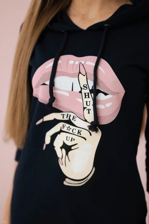 Sukienka z dłuższym tyłem i kolorowym nadrukiem granatowa