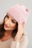 Czapka damska zimowa puszysta z ozdobnym guzikiem pudrowy róż