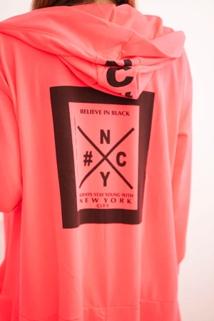 Narzutka z kapturem oversize różowy neon