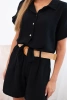 Komplet damski muślinowy z koszulą wiązaną i szortami z paskiem czarny