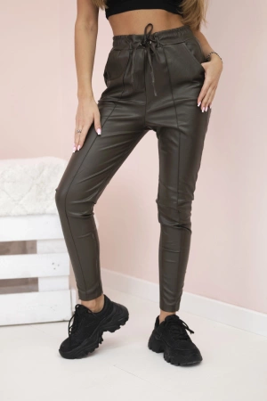 Spodnie damskie z ekoskóry z wiązaniem i rozcięciem na nogawce khaki