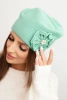 Czapka damska zimowa z ozdobnym kwiatem i perełkami K421 ciemno miętowa
