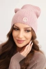 Czapka damska prążkowana z ozdobnym guzikiem z dodatkiem wełny i modalu ciemno różowa