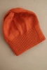 Czapka damska zimowa z wełną o klasycznym prążkowanym splocie K444 pomarańczowa