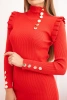Sukienka swetrowa dopasowana z guzikami czerwony